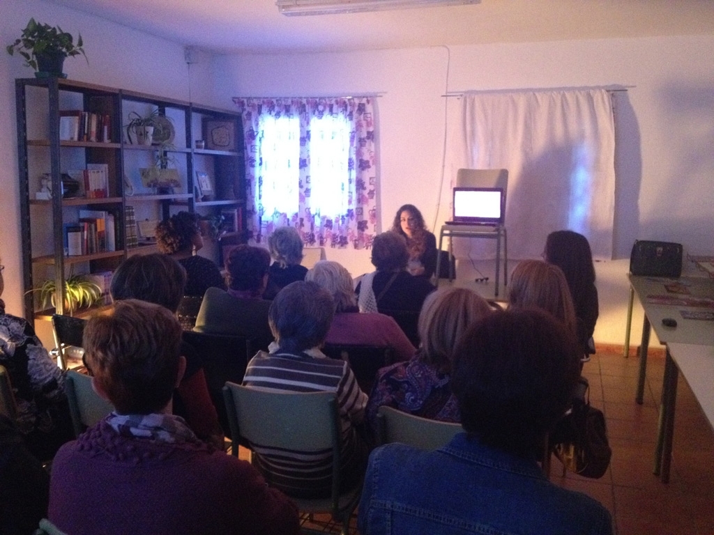 Fundación Anna O. ofrece una conferencia a la asociación de mujeres Almena de Casarabonela