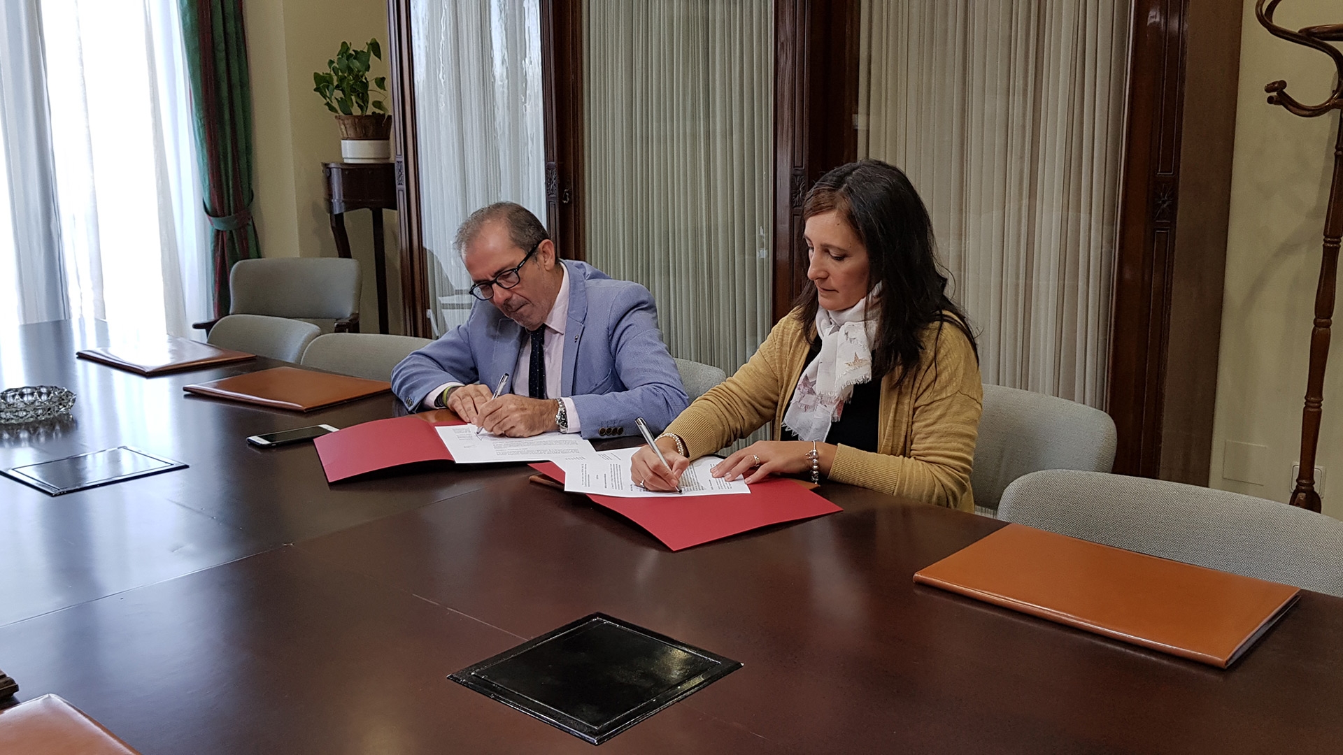 Fundación Anna O y el Ilustre Colegio de Abogados de Málaga firman un convenio de colaboración